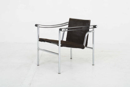 Le Corbusier LC1 Sessel von Cassina mit dunkelbraunem Fell - 2nd home