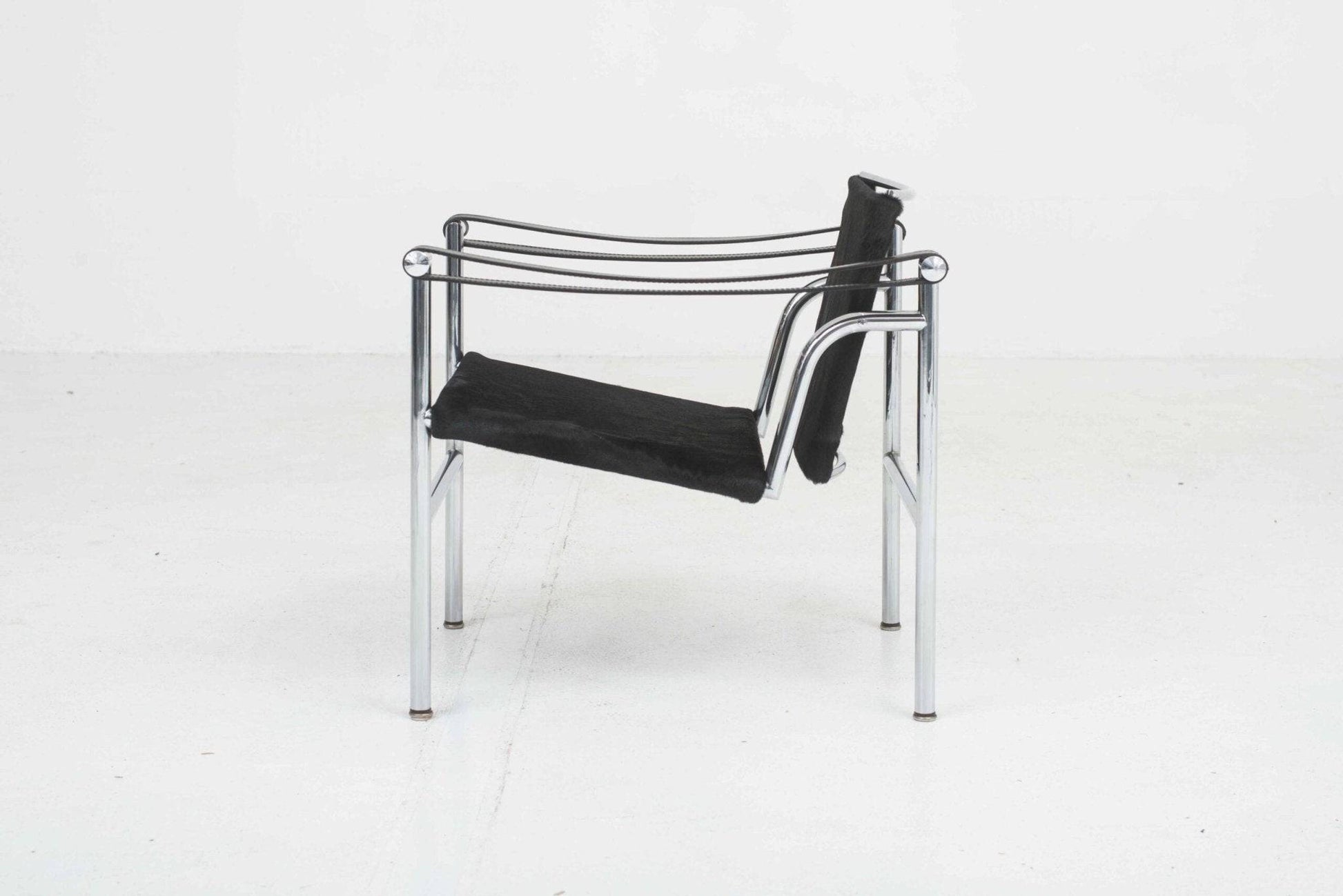 Le Corbusier LC1 Sessel von Cassina mit schwarzem Fell - 2nd home