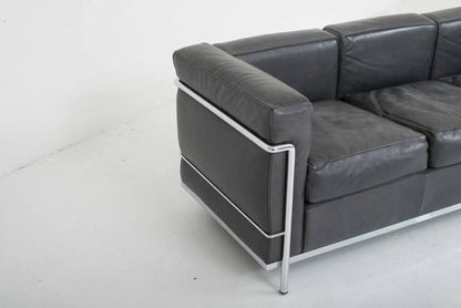 Le Corbusier LC2 3er Sofa von Cassina in grauem Naturleder - 2nd home