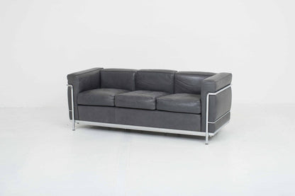 Le Corbusier LC2 3er Sofa von Cassina in grauem Naturleder - 2nd home