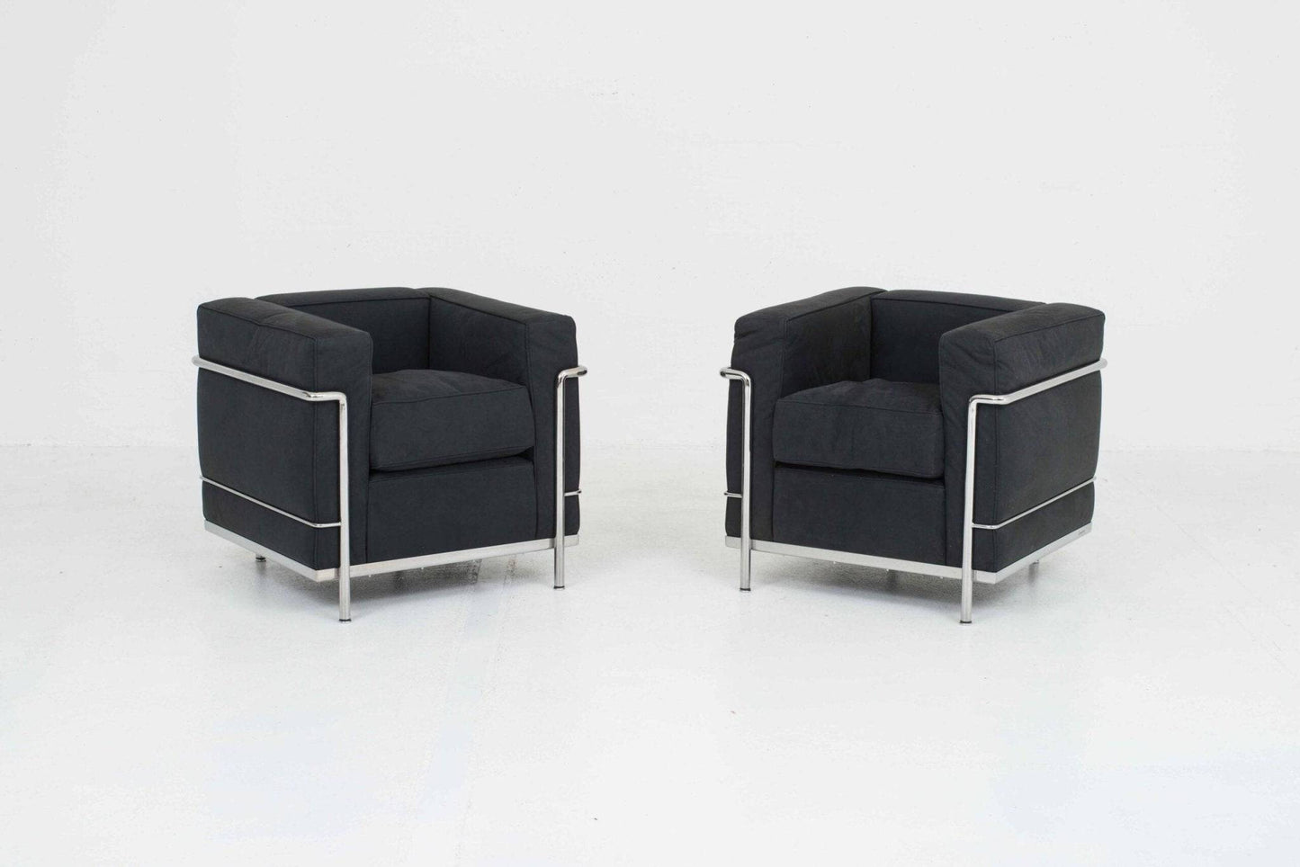 Le Corbusier LC2 Sessel von Cassina in Textil Schwarz - 2nd home