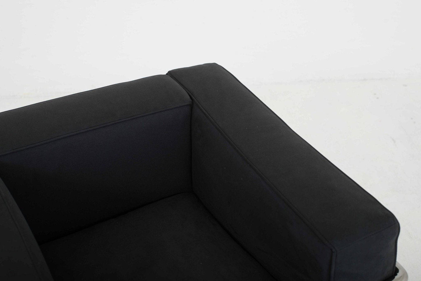 Le Corbusier LC2 Sessel von Cassina in Textil Schwarz - 2nd home