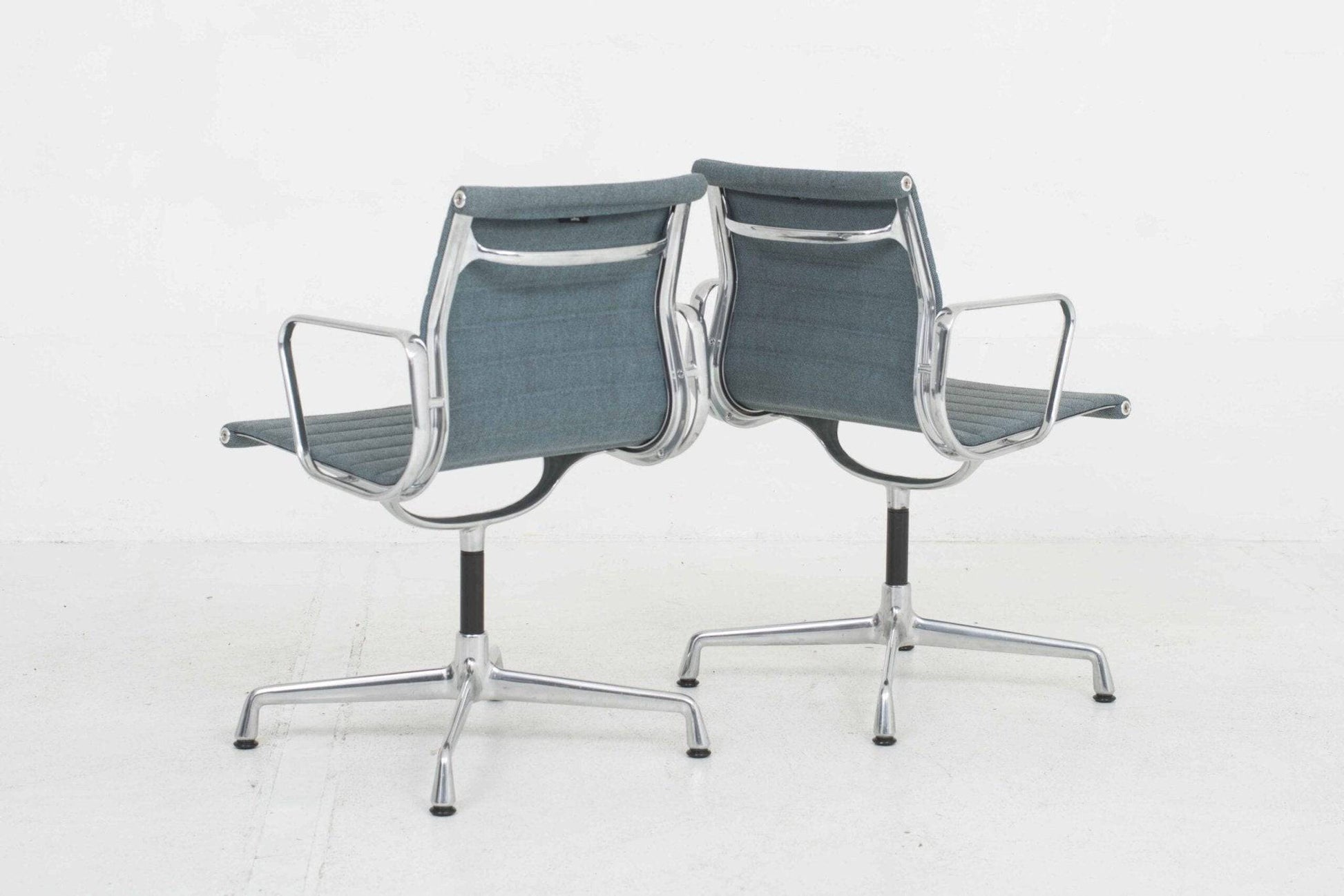 Vitra EA 104 Dinechair von Charles & Ray Eames in eisblau / moorbraun Hopsak & Aluminium poliert - 2nd home