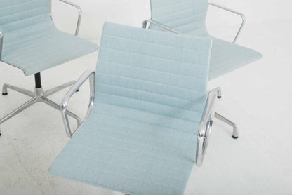 Vitra EA 104 Dinechair von Charles & Ray Eames in hellblauem Hopsak & Aluminium poliert - 2nd home